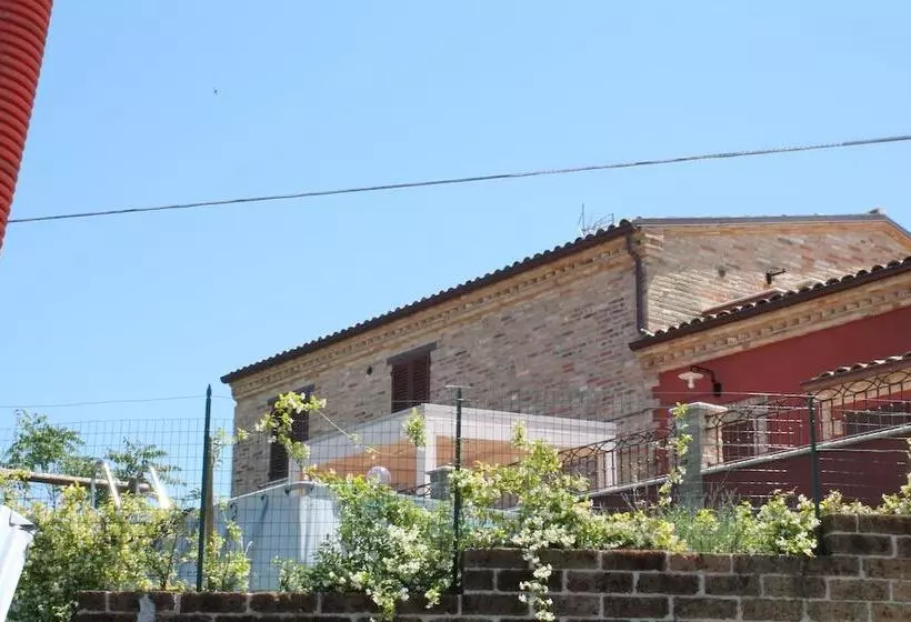 Aamiaismajoitus (B&B) Dimora Rosso Piceno