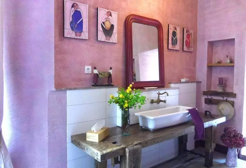 تختخواب و صبحانه Place Des Nobles