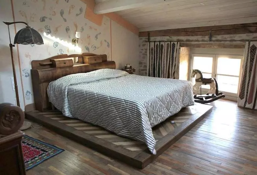 تختخواب و صبحانه Place Des Nobles