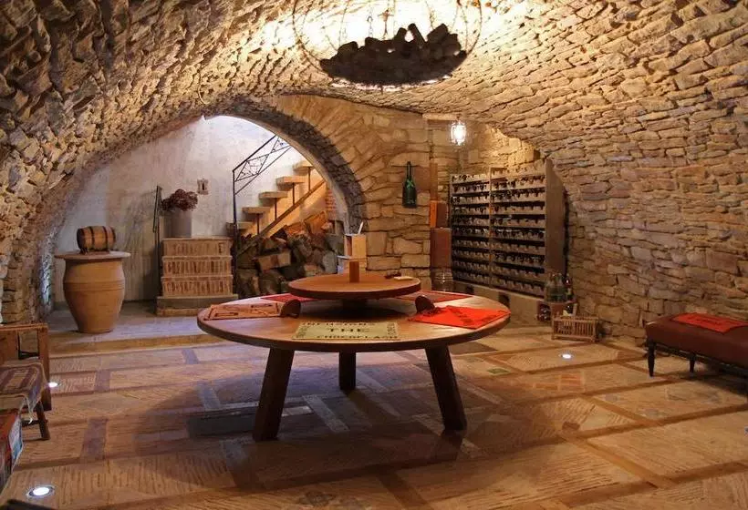 تختخواب و صبحانه Place Des Nobles