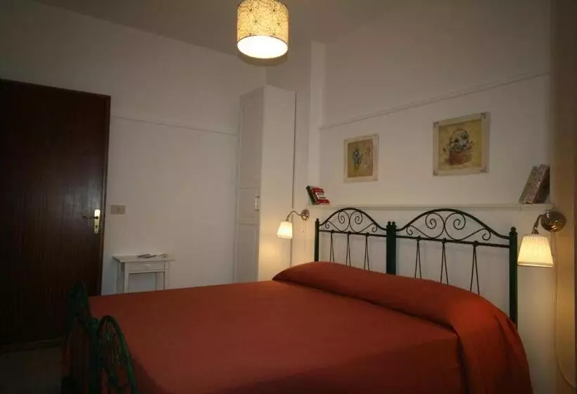 Aamiaismajoitus (B&B) Santa Maria De Lu Trisciulu