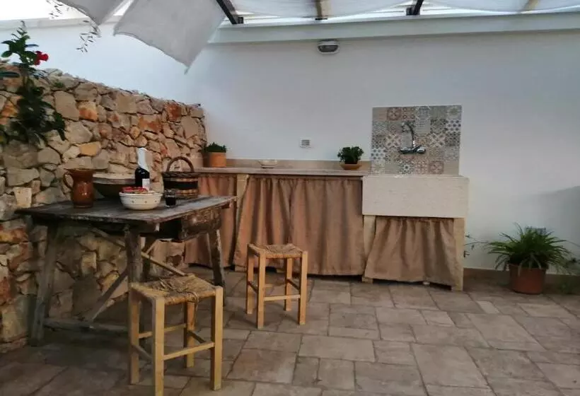 Aamiaismajoitus (B&B) Santa Maria De Lu Trisciulu