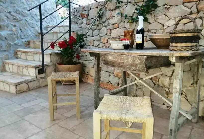 Aamiaismajoitus (B&B) Santa Maria De Lu Trisciulu