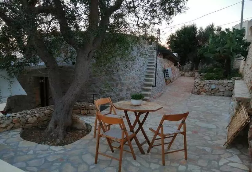 Aamiaismajoitus (B&B) Santa Maria De Lu Trisciulu