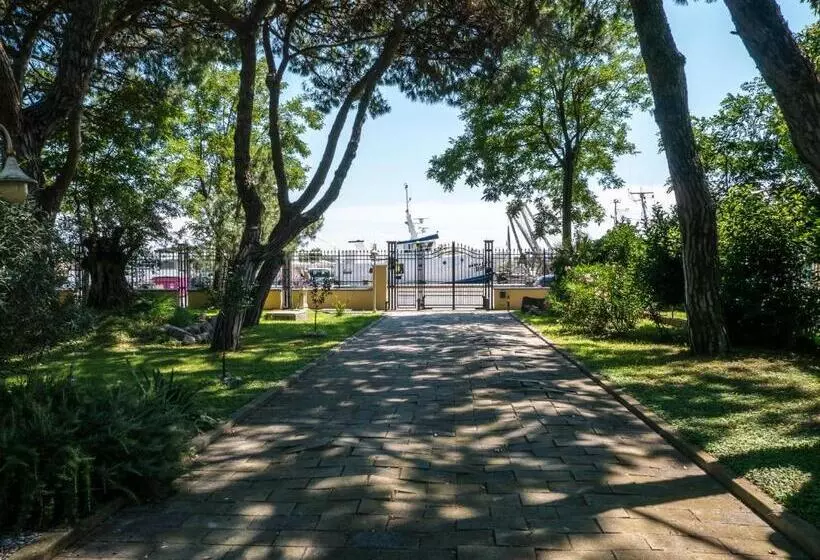 ベッドアンドブレックファースト Villa Bellini Room&breakfast