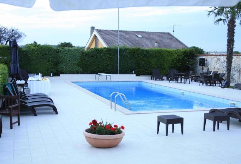 تختخواب و صبحانه Villa Genny