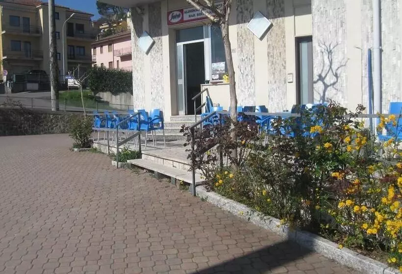 ホテル Albergo Del Turista