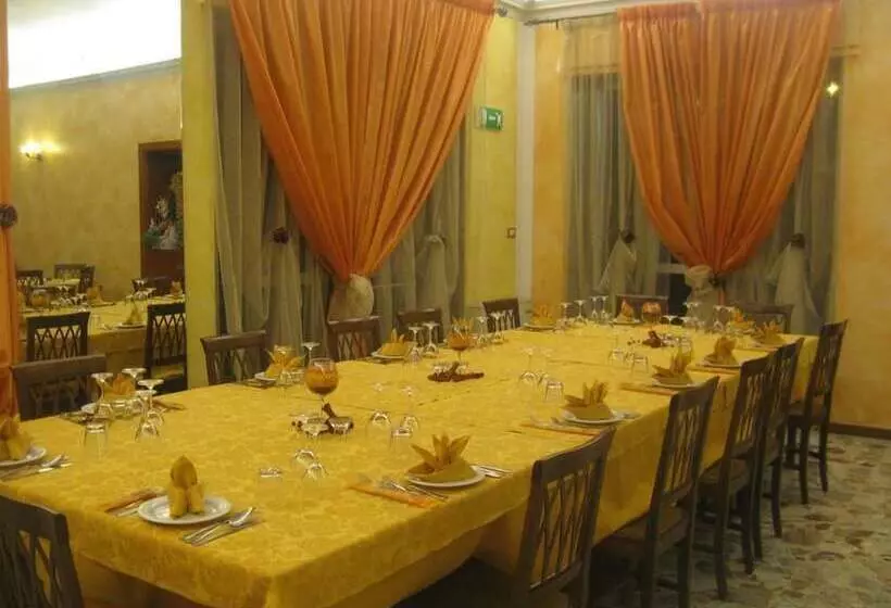 ホテル Albergo Del Turista