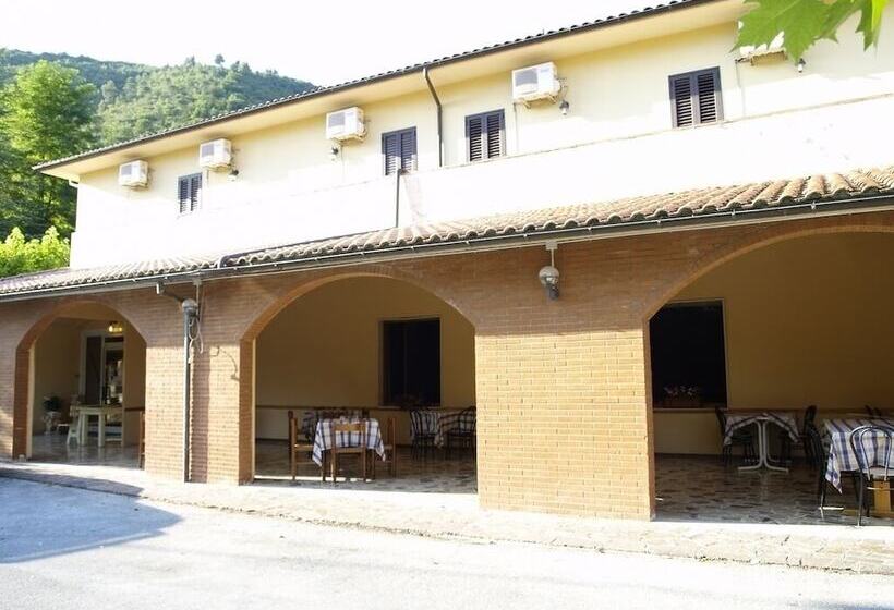 בית מלון כפרי Albergo Magrini Della Genga