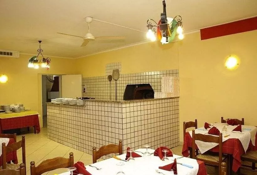 ホテル Albergo Magrini Della Genga