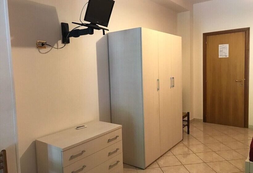 בית מלון כפרי Albergo Magrini Della Genga