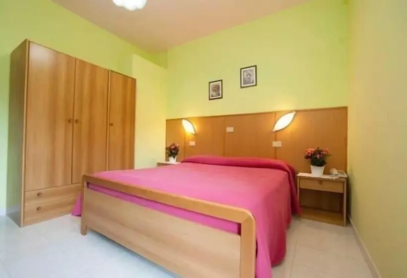 ホテル Albergo Magrini Della Genga