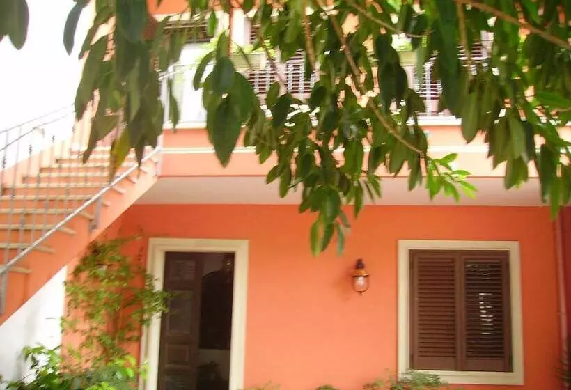 تختخواب و صبحانه Dimora Del Casale