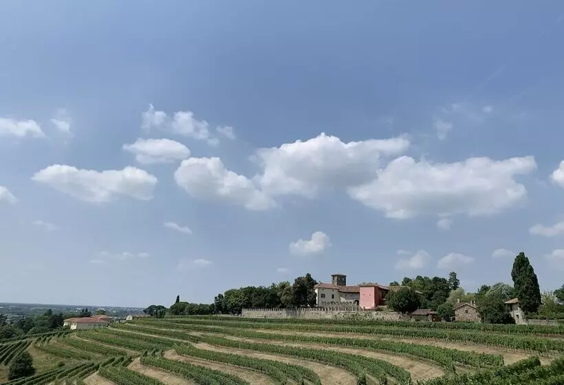 Hotelli Castello Di Buttrio