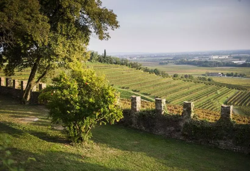 Hotelli Castello Di Buttrio