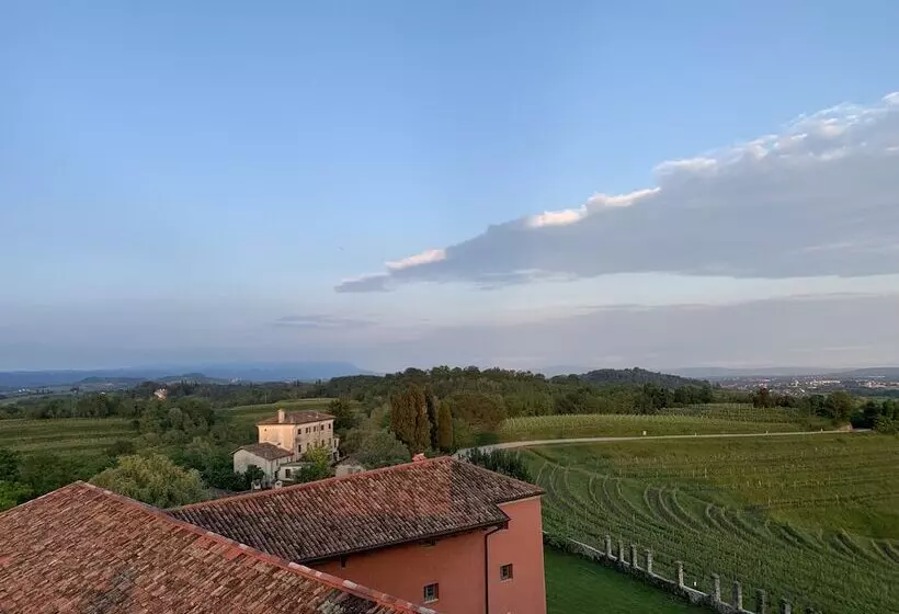 Hotelli Castello Di Buttrio