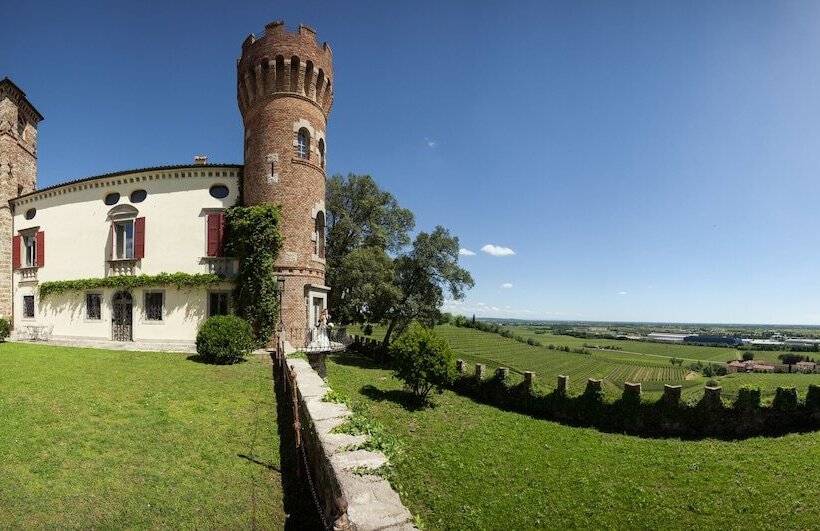 فندق Castello Di Buttrio
