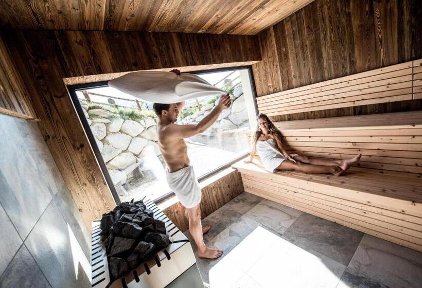 Отель Chalet Kristall   Dolomites Garden Chalet