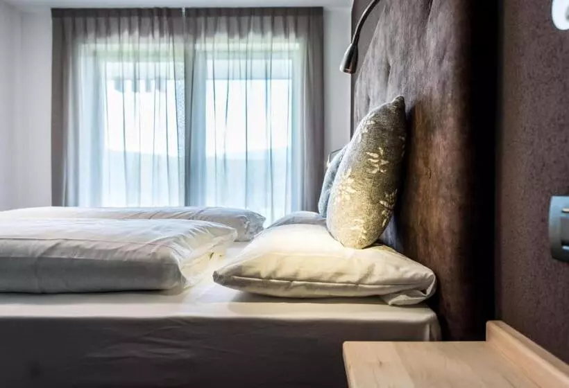 ホテル Chalet Kristall   Dolomites Garden Chalet