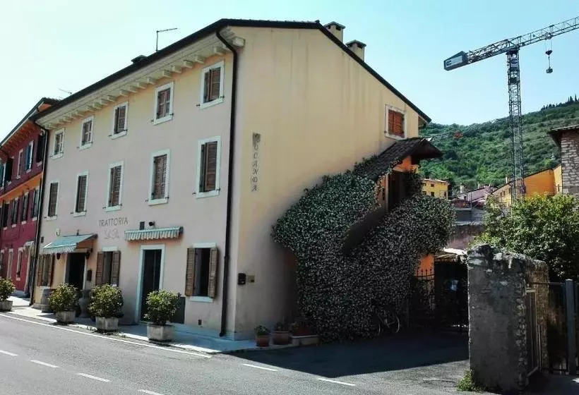 Aamiaismajoitus (B&B) Alloggio La Pesa