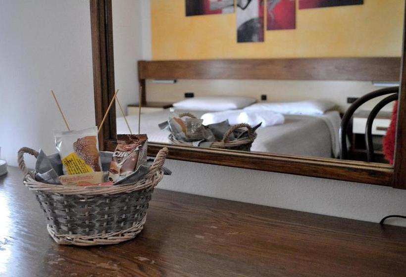 ベッドアンドブレックファースト Alloggio La Pesa