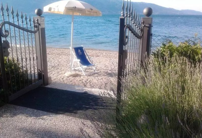 Aamiaismajoitus (B&B) Torre Degli Ulivi