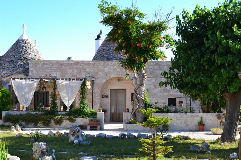 تختخواب و صبحانه Trullicolarossa