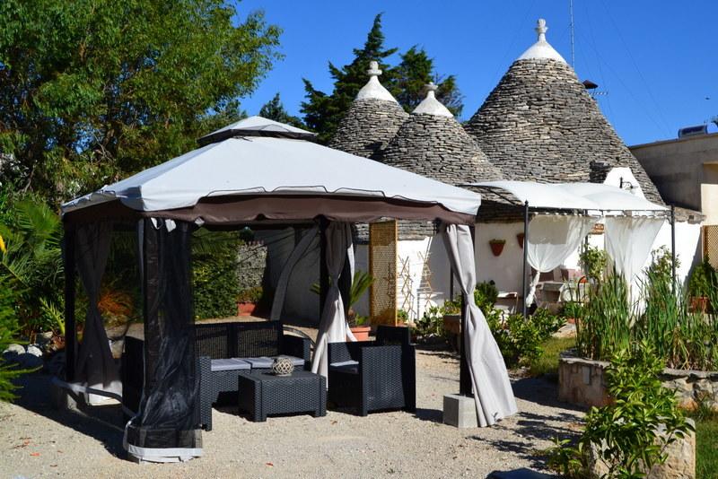 تختخواب و صبحانه Trullicolarossa