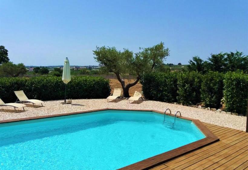 تختخواب و صبحانه Trullicolarossa