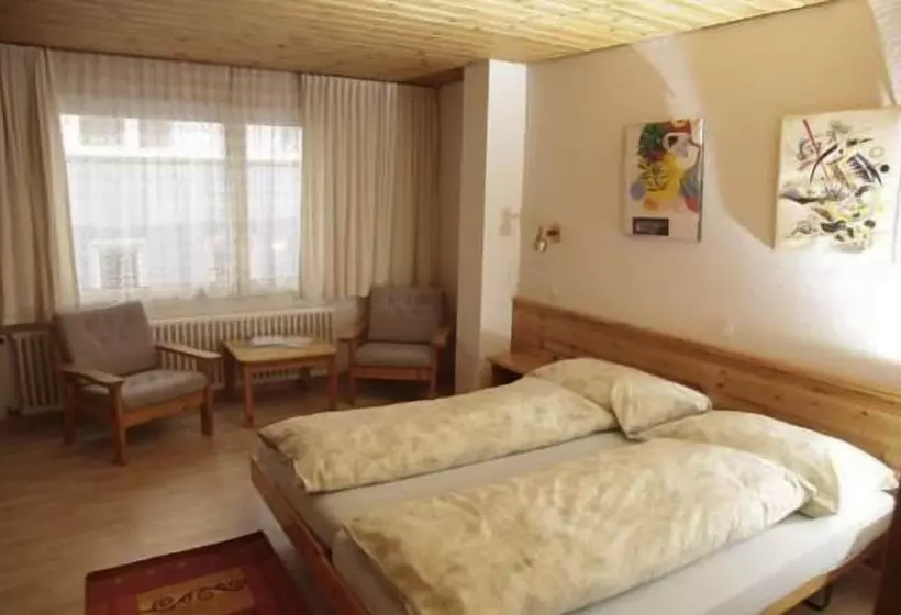 هتل Chamanna Bed & Breakfast