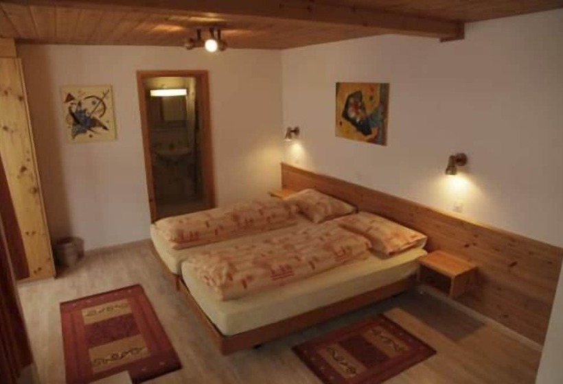 هتل Chamanna Bed & Breakfast