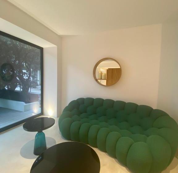 هتل Hôtel Le Mistral