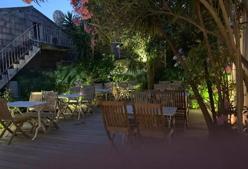 Hotelli Hôtel Le Mistral