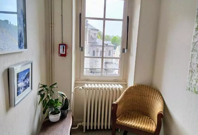 ホテル Hôtel Restaurant Notre Dame