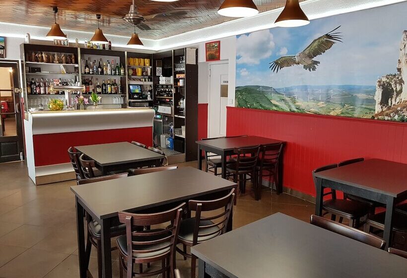 호텔 Hôtel Restaurant De La Jonte