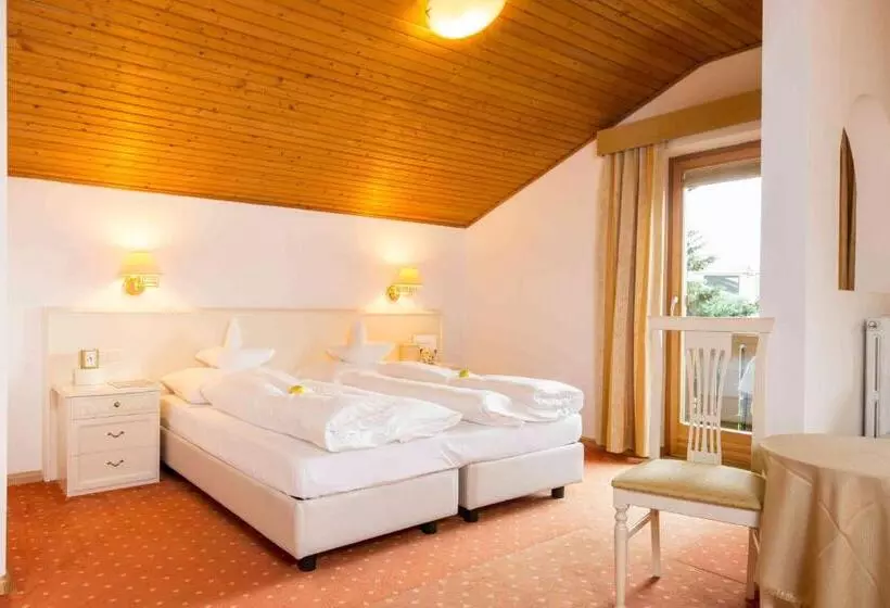 Hotelli Pension An Der Linde