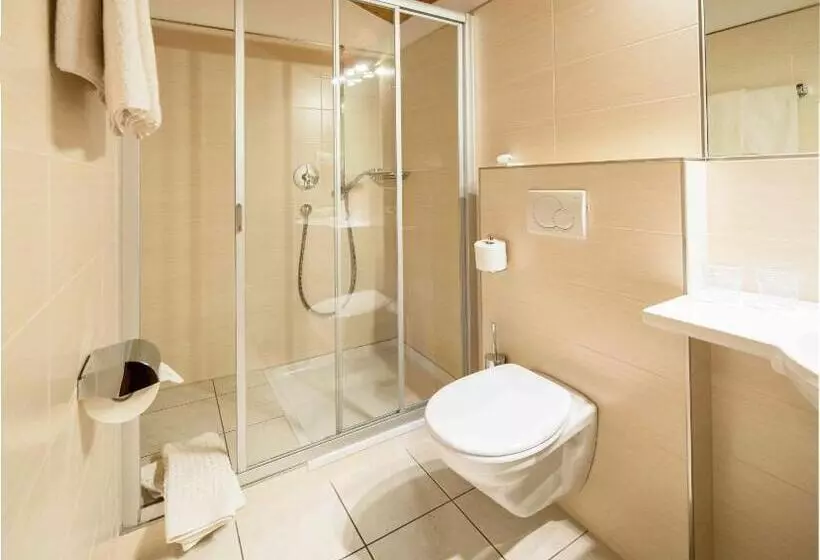 Hotelli Pension An Der Linde