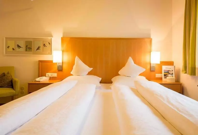 Hotelli Pension An Der Linde