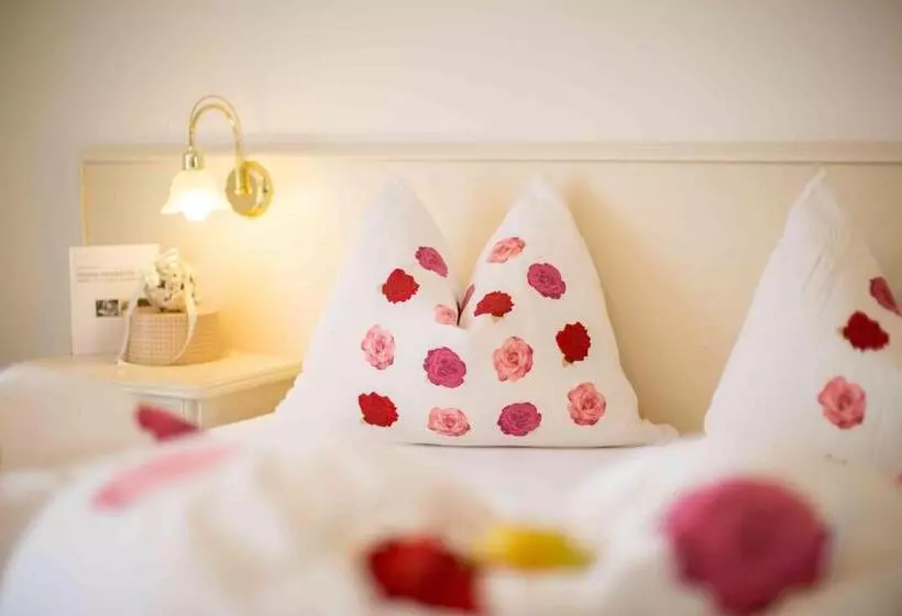 Hotelli Pension An Der Linde