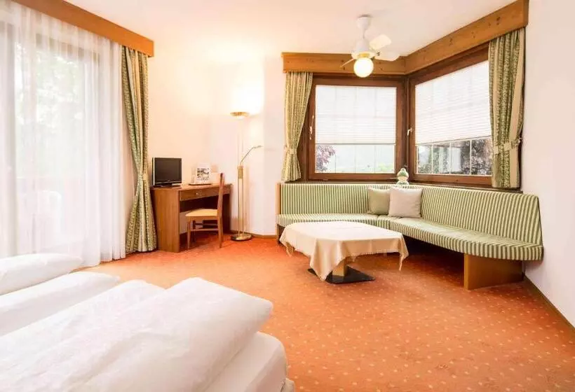 Hotelli Pension An Der Linde