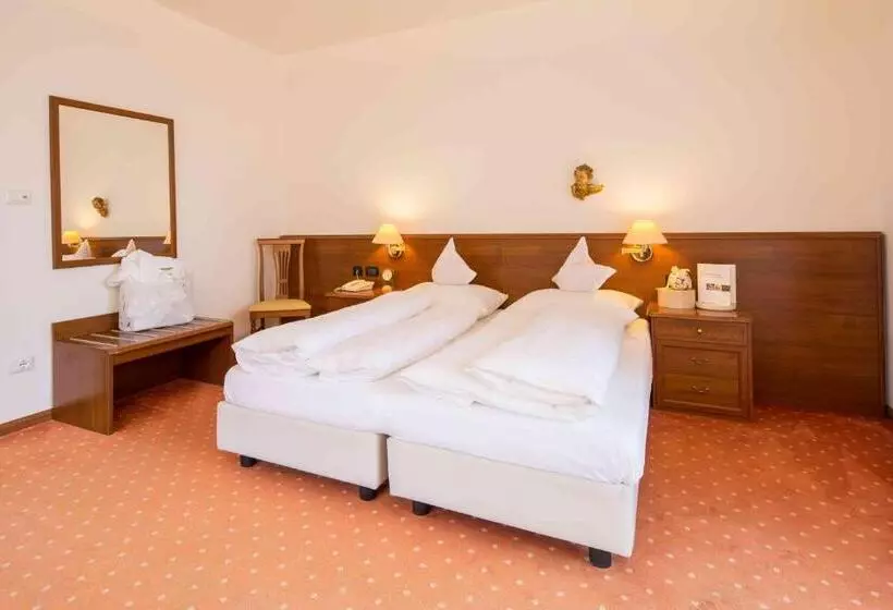 Hotelli Pension An Der Linde
