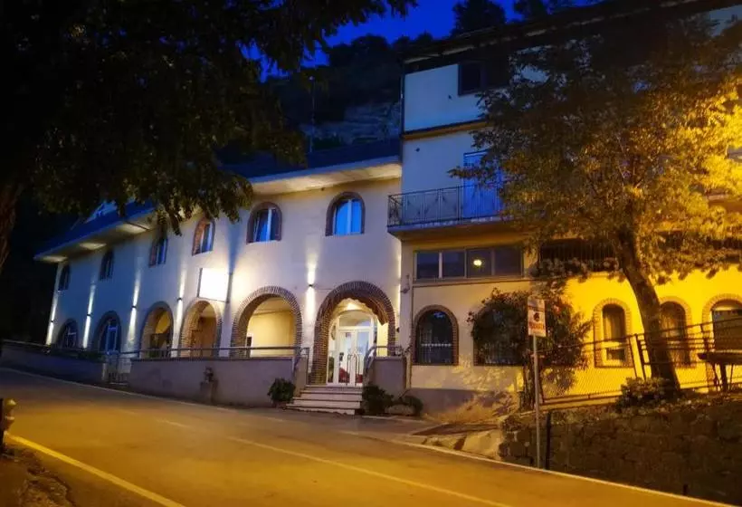 هتل Ristorante Farese