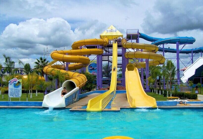 ホテル Splash Inn