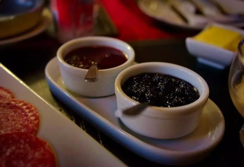 Casa Roble Añejo Bed & Breakfast