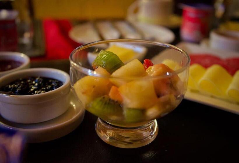 Casa Roble Añejo Bed & Breakfast