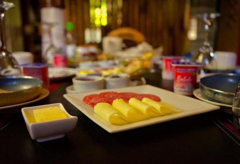 Casa Roble Añejo Bed & Breakfast