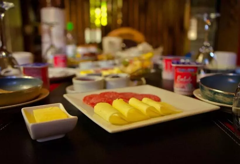 Casa Roble Añejo Bed & Breakfast