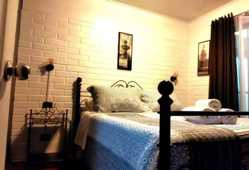 Casa Roble Añejo Bed & Breakfast