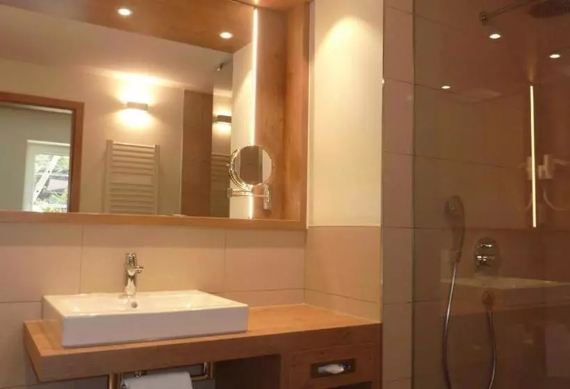 Hotelli Gasthaus Sonne Neuhäusle