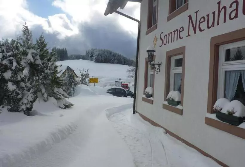 Hotelli Gasthaus Sonne Neuhäusle